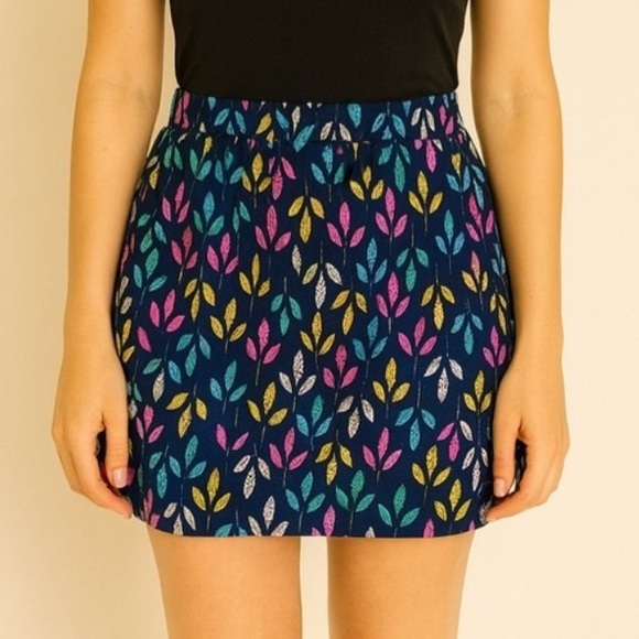 Mimi Chica Dresses & Skirts - Mimi Chica Multicolor Leaf Print Mini Skirt Size‎ M